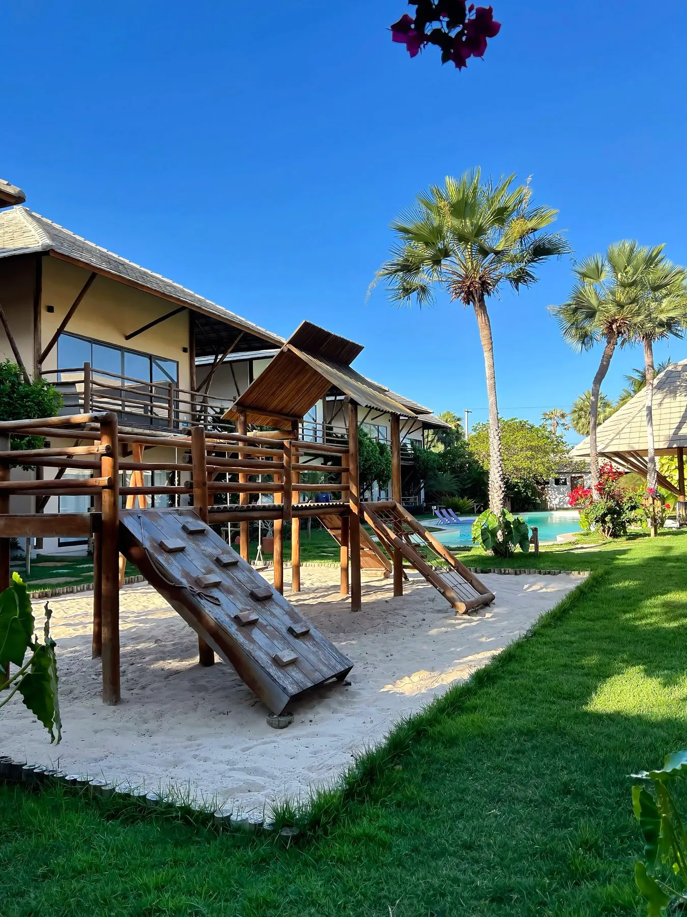 O playground, no meio do jardim